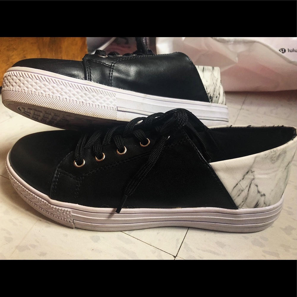 MISSGUIDED Black Marble detailed Sneakers